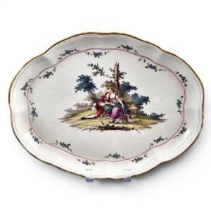 Plateau en porcelaine de Marseille attribué à Joseph-Gaspard Robert, XVIIIe siècle