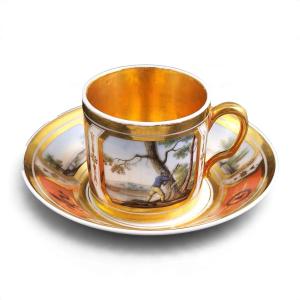 Tasse et Soucoupe en Porcelaine Vieux Paris, Paysages et Trophées Militaires, vers 1820