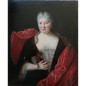 Entourage de Pierre Gobert. Huile sur toile "dame de la cour au petit chien et au drapé rouge"