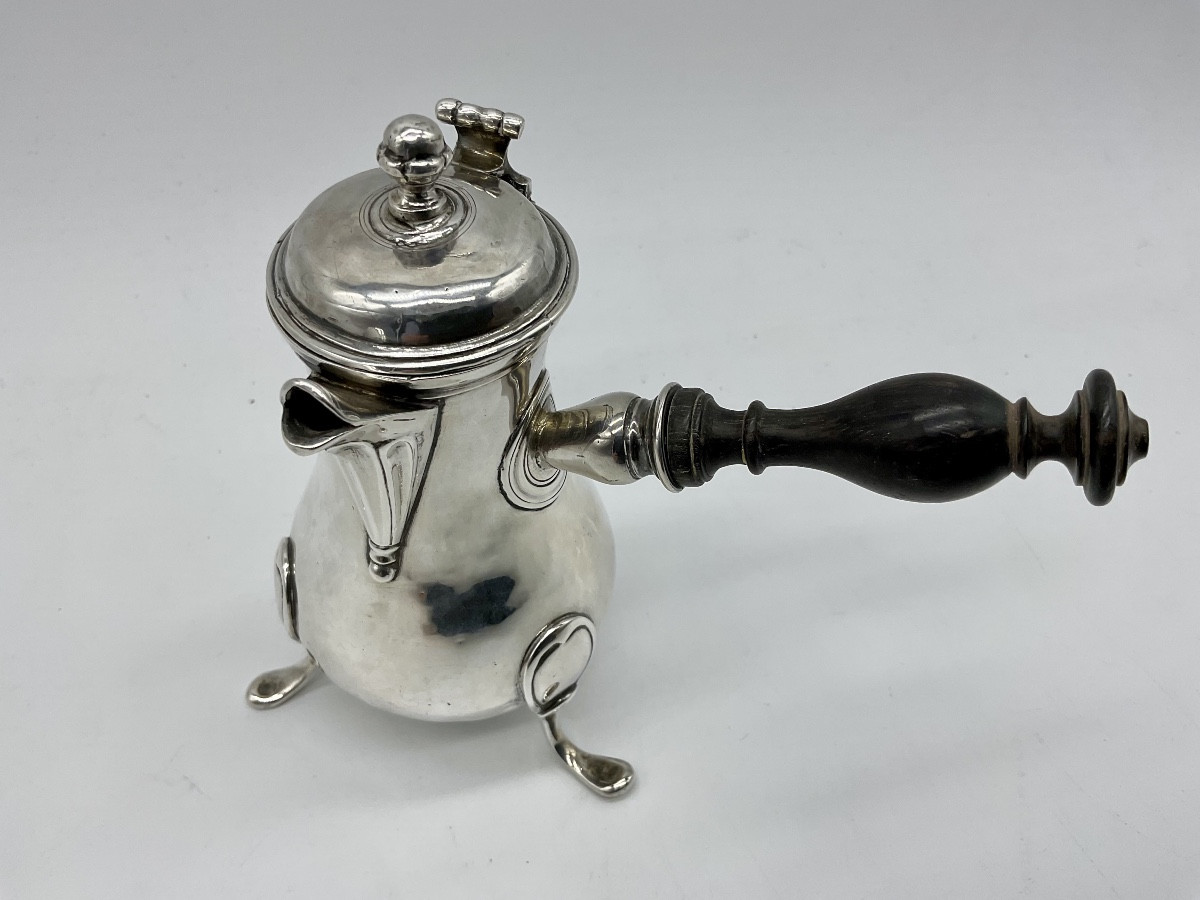 Selfish Tripod Silver Jug, 18th Century.-photo-2