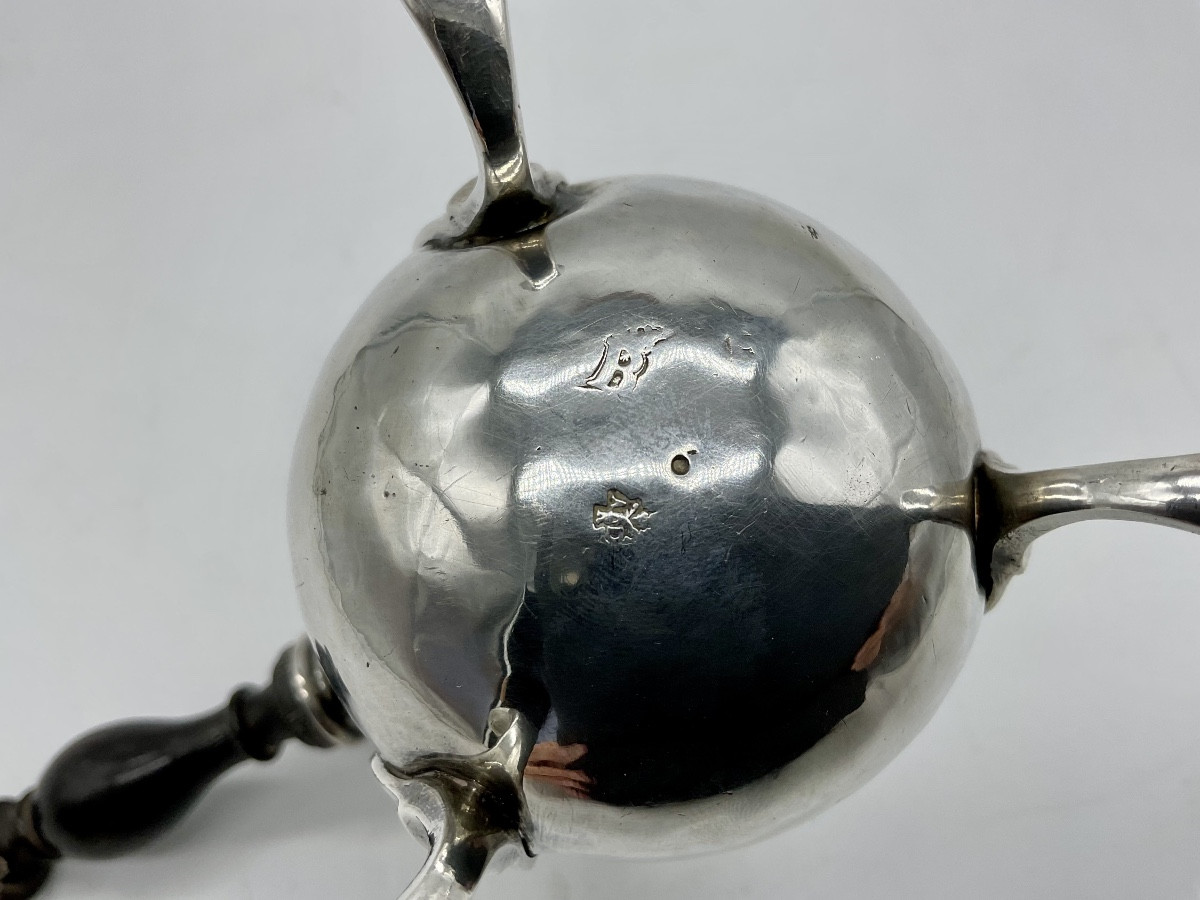 Selfish Tripod Silver Jug, 18th Century.-photo-1