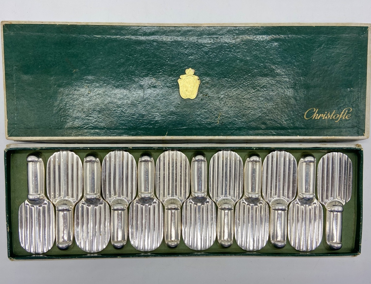 12 porte couteaux Christofle , modèle Raquette.