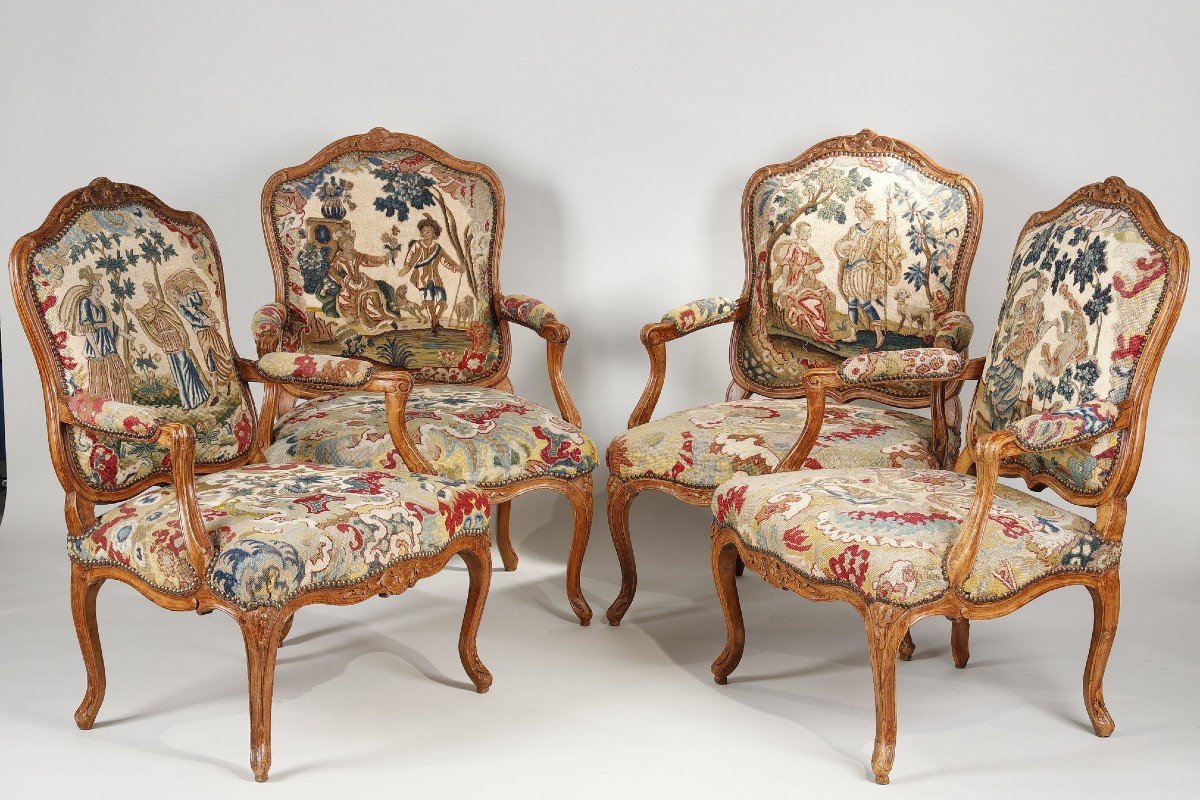 Suite De 4 Fauteuils à La Reine  Estampillés De Bauve