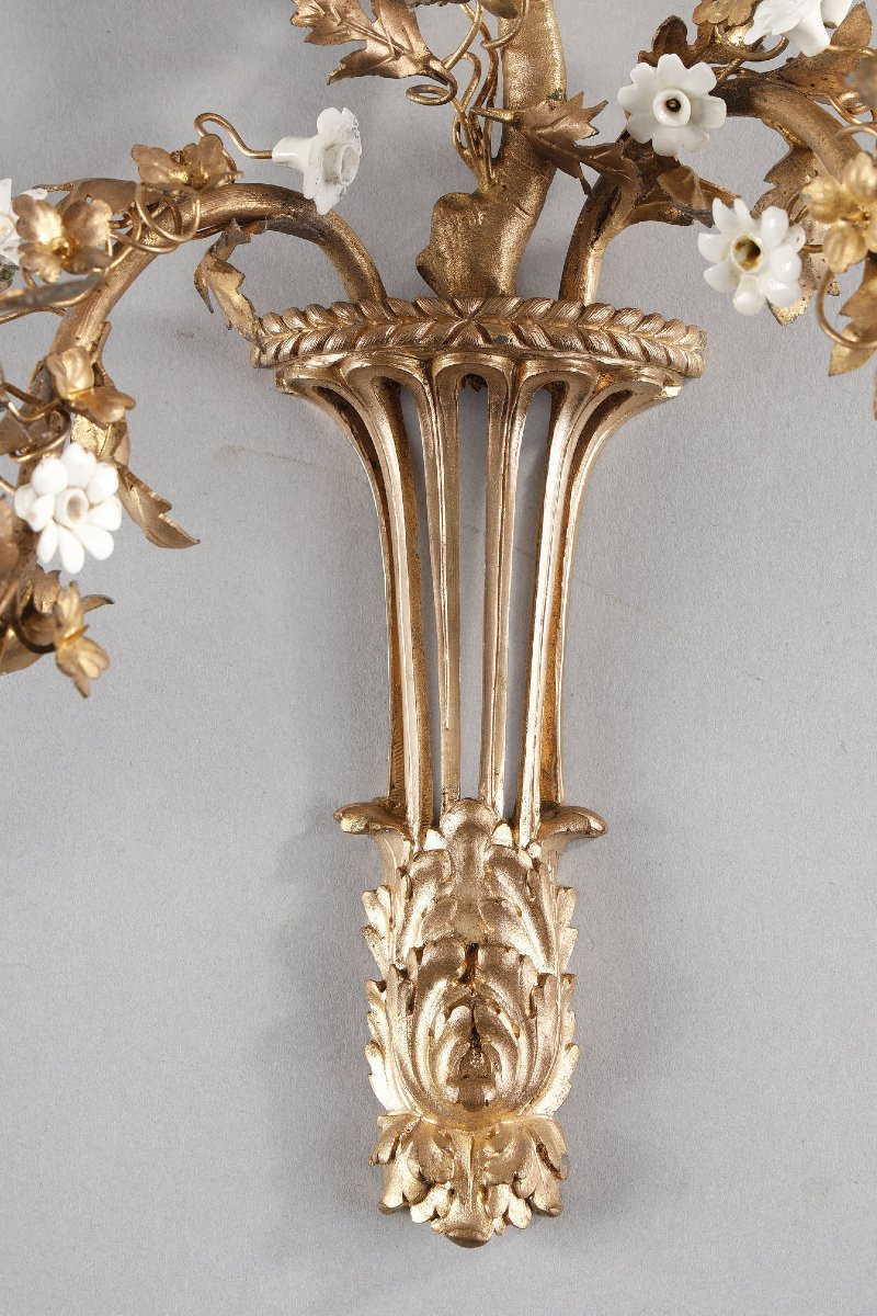 Petite paire d'Appliques  en bronze doré et porcelaine blanche - style Louis XVI-photo-3