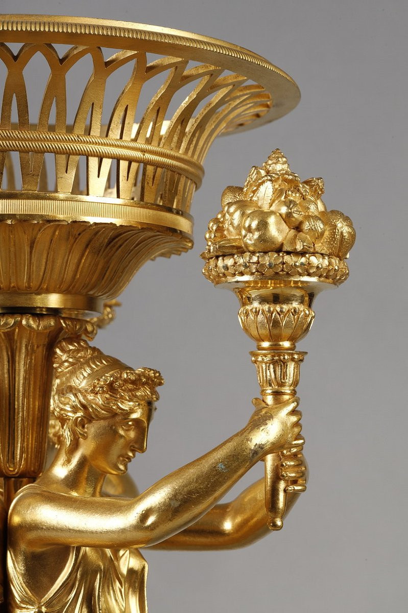 Paire de grands centres de table en bronze ciselé et doré Attr. À Thomire-photo-4