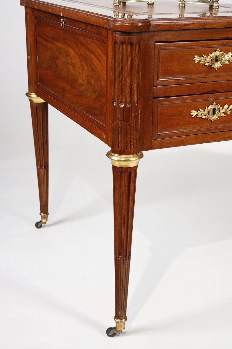 Grand bureau plat Louis XVI en acajou,  attribué à Fidelys Shey-photo-3