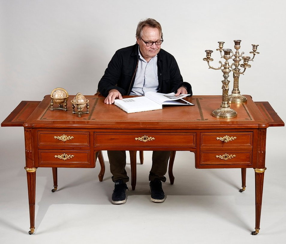 Grand bureau plat Louis XVI en acajou,  attribué à Fidelys Shey-photo-2