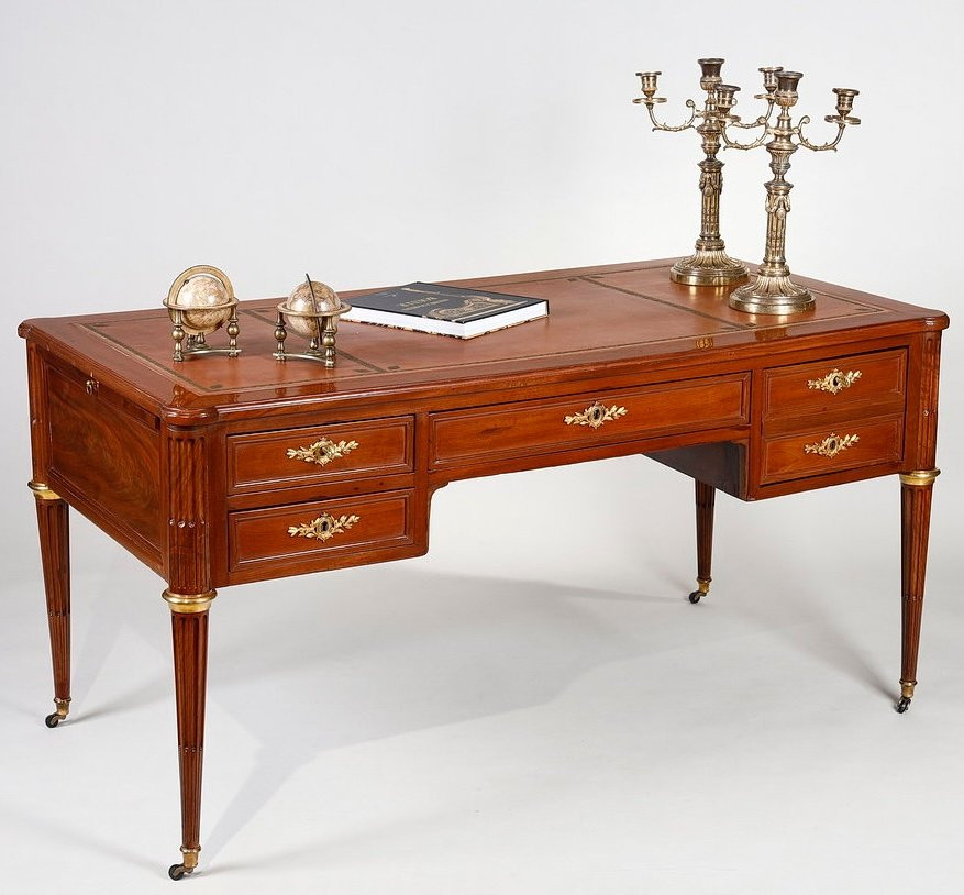 Grand bureau plat Louis XVI en acajou,  attribué à Fidelys Shey-photo-3