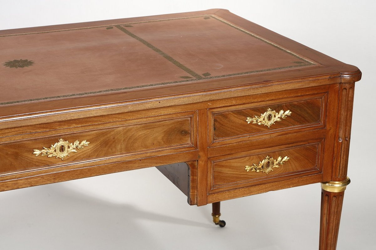 Grand bureau plat Louis XVI en acajou,  attribué à Fidelys Shey-photo-6
