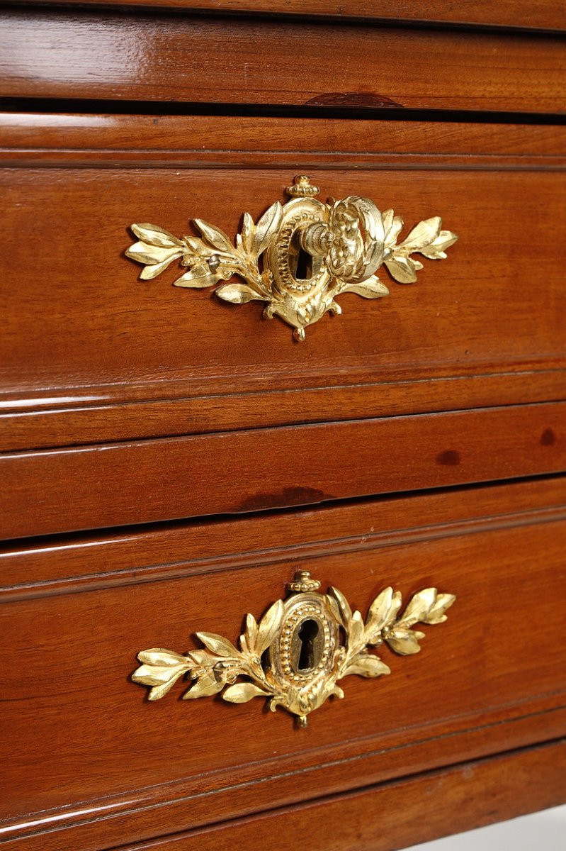 Grand bureau plat Louis XVI en acajou,  attribué à Fidelys Shey-photo-7