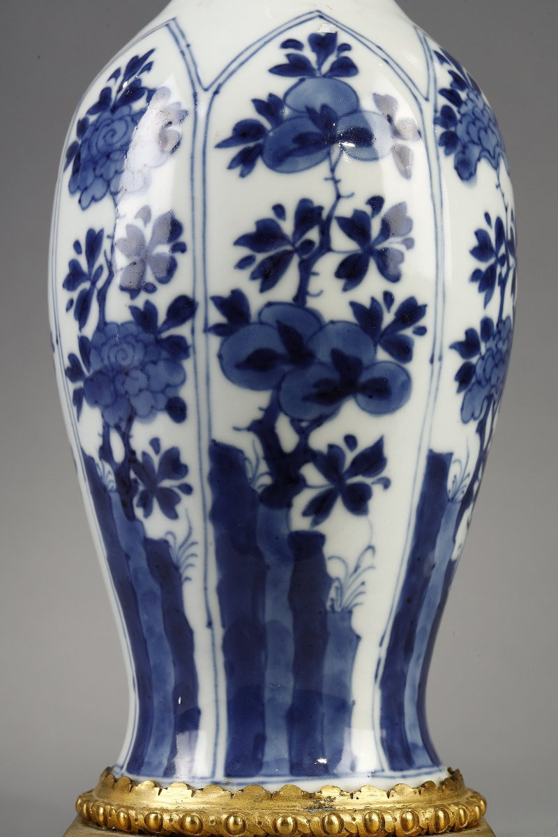 Pair Of Kangxi Period Chinese Porcelain Vases-photo-2