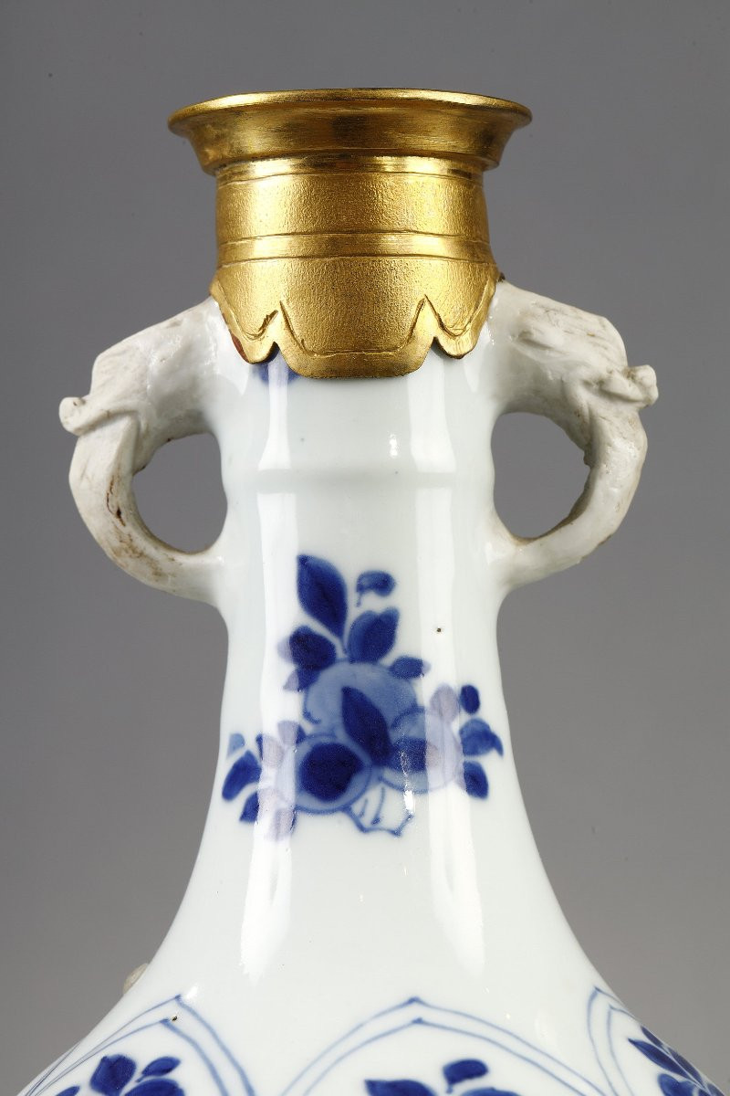 Pair Of Kangxi Period Chinese Porcelain Vases-photo-3