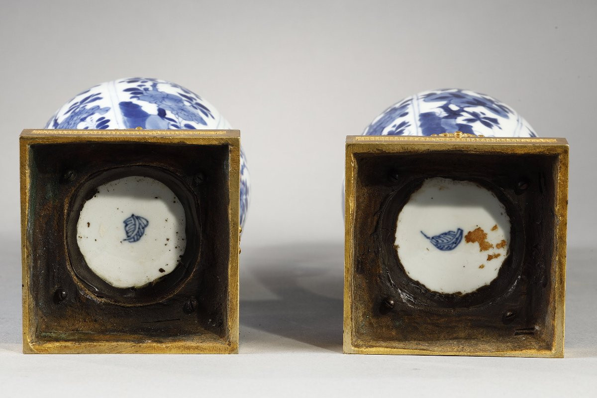 Pair Of Kangxi Period Chinese Porcelain Vases-photo-4