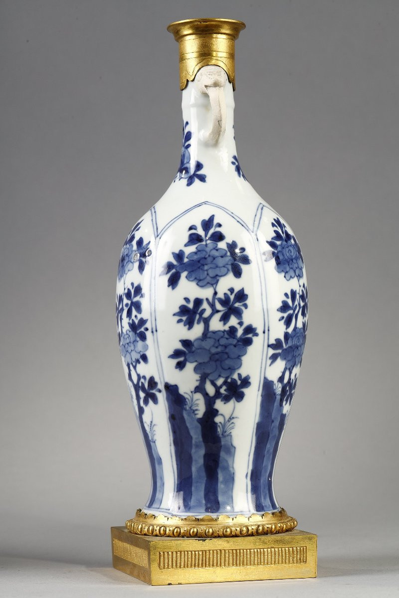 Pair Of Kangxi Period Chinese Porcelain Vases-photo-4