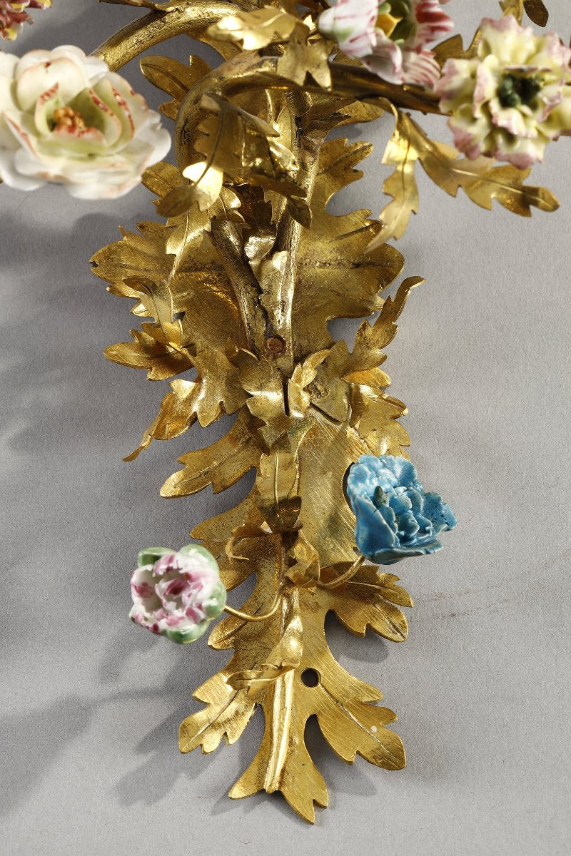 Small Pair Of Louis XV Wall Sconces In Gilt Bronze And Polychrome Porcelain-photo-3