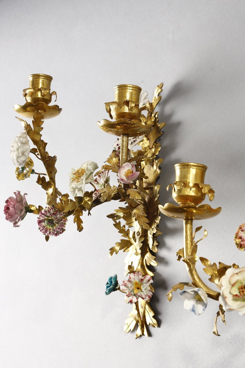 Small Pair Of Louis XV Wall Sconces In Gilt Bronze And Polychrome Porcelain-photo-4