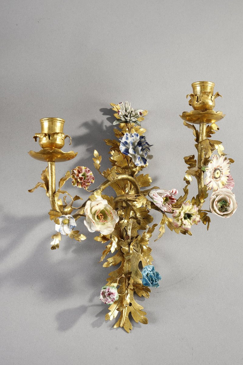 Small Pair Of Louis XV Wall Sconces In Gilt Bronze And Polychrome Porcelain-photo-2