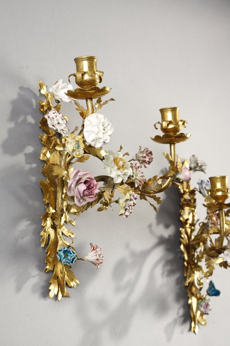Small Pair Of Louis XV Wall Sconces In Gilt Bronze And Polychrome Porcelain-photo-3