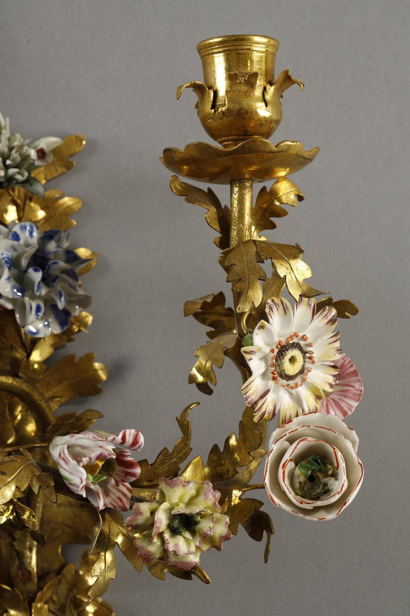 Small Pair Of Louis XV Wall Sconces In Gilt Bronze And Polychrome Porcelain-photo-5