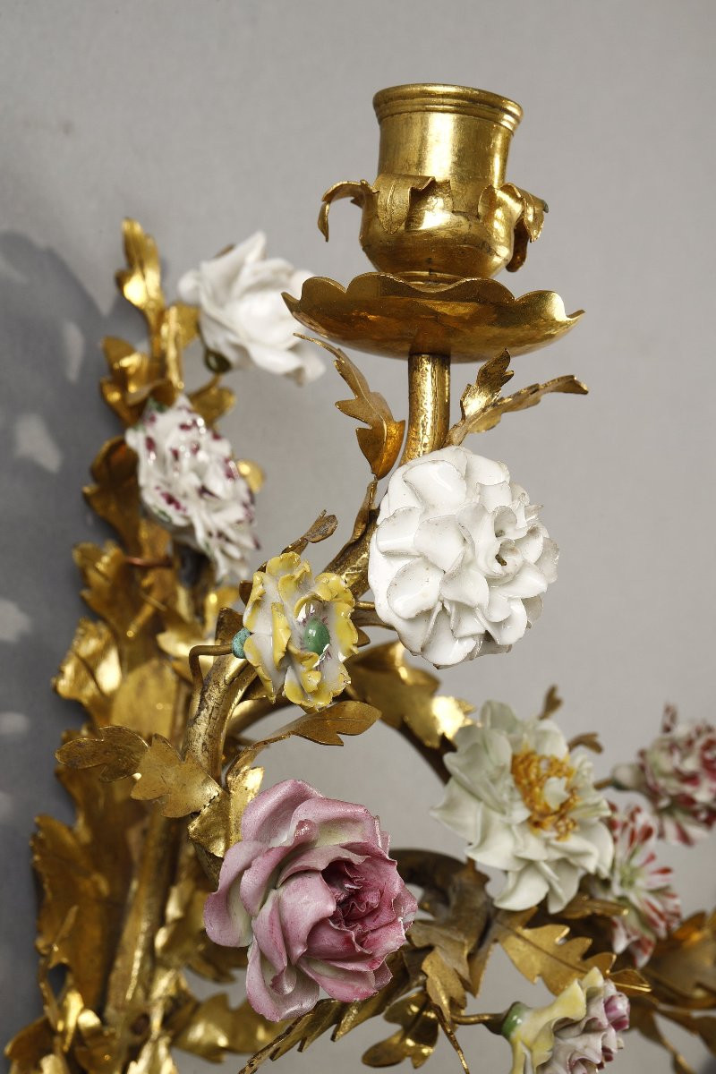 Small Pair Of Louis XV Wall Sconces In Gilt Bronze And Polychrome Porcelain-photo-6