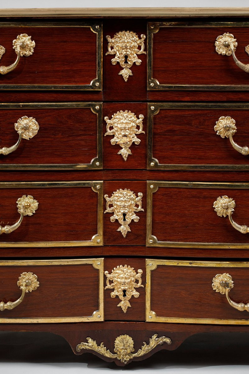 Commode Mazarine D’époque Régence En Amarante Encadrée De Bronze.-photo-4