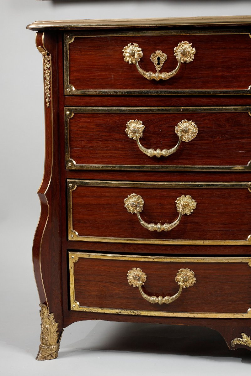 Commode Mazarine D’époque Régence En Amarante Encadrée De Bronze.-photo-3