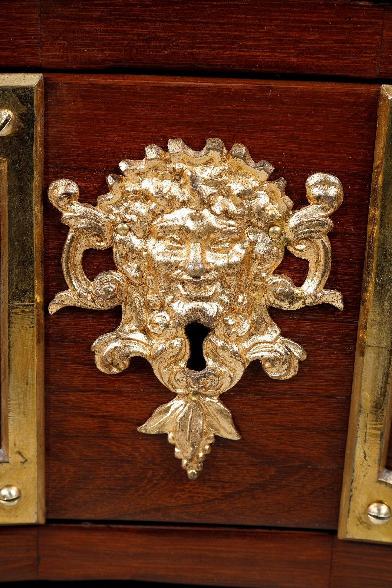 Commode Mazarine D’époque Régence En Amarante Encadrée De Bronze.-photo-4