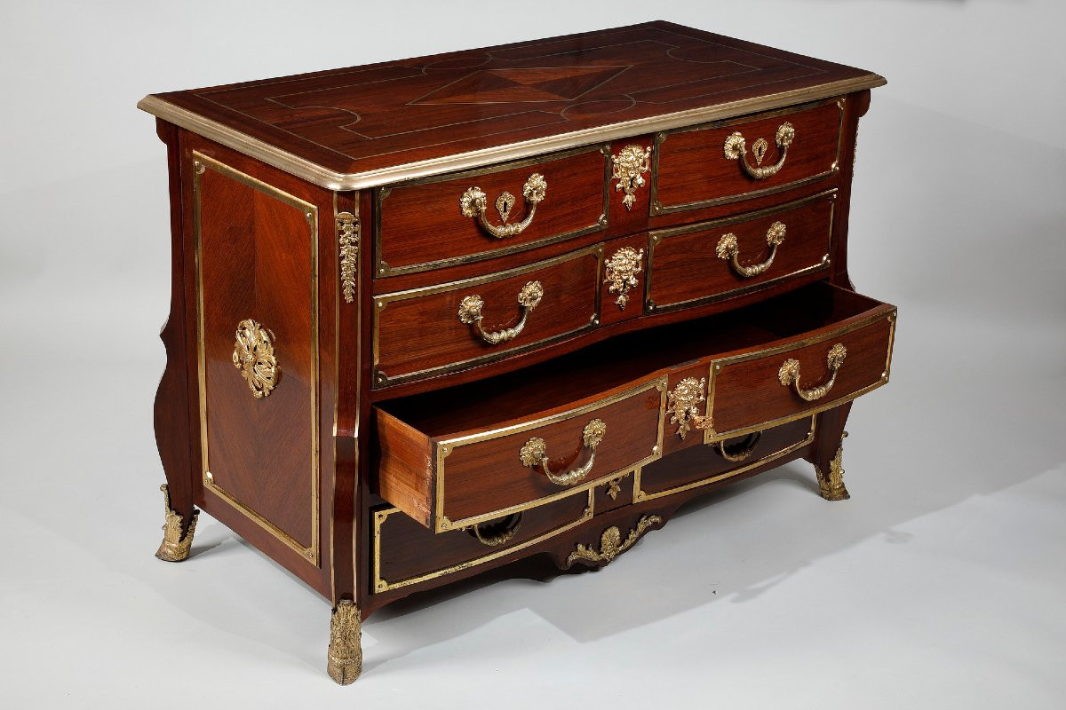 Commode Mazarine D’époque Régence En Amarante Encadrée De Bronze.-photo-8