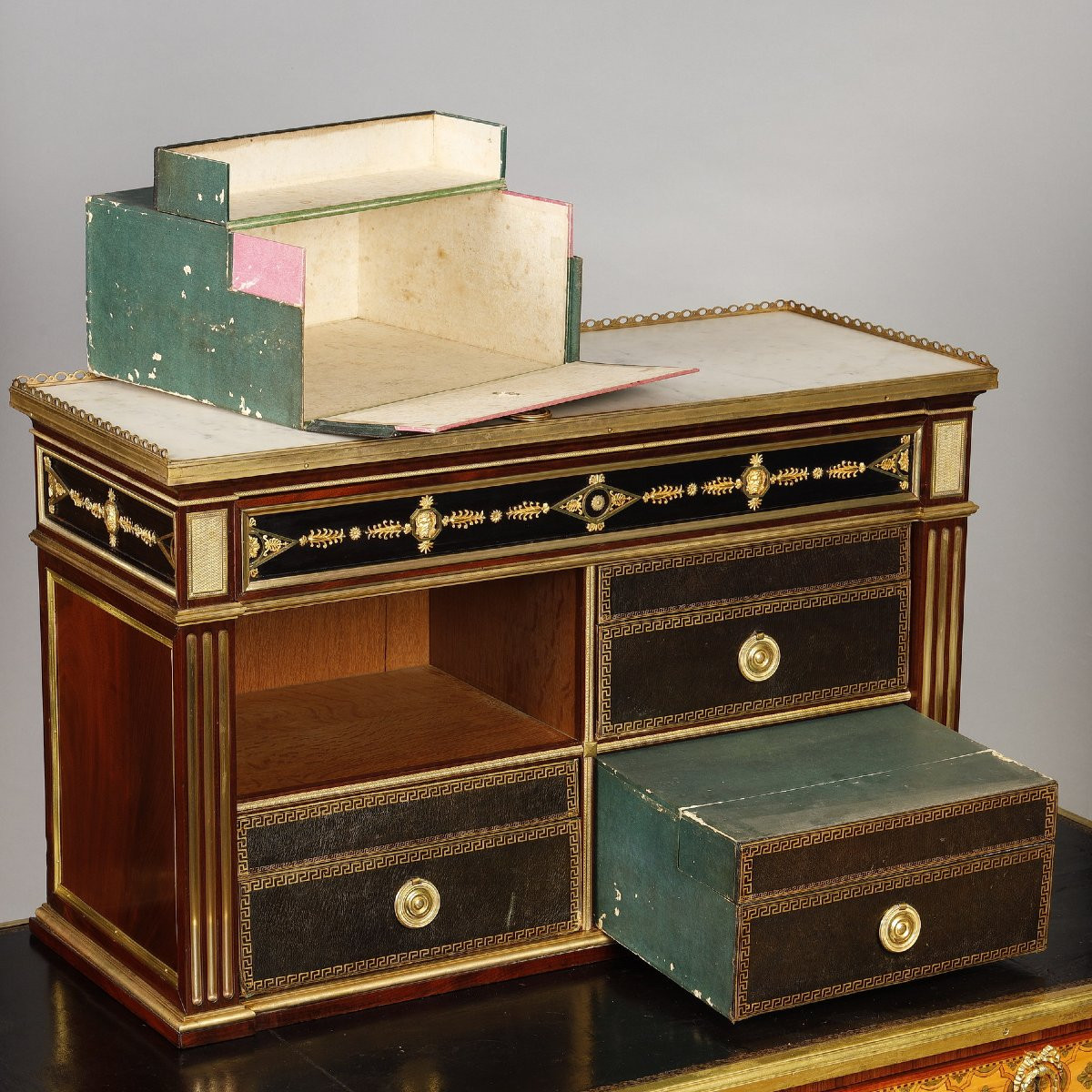 Cartonnier d'époque XVIIIe siècle attribué à Bernard Molitor-photo-4