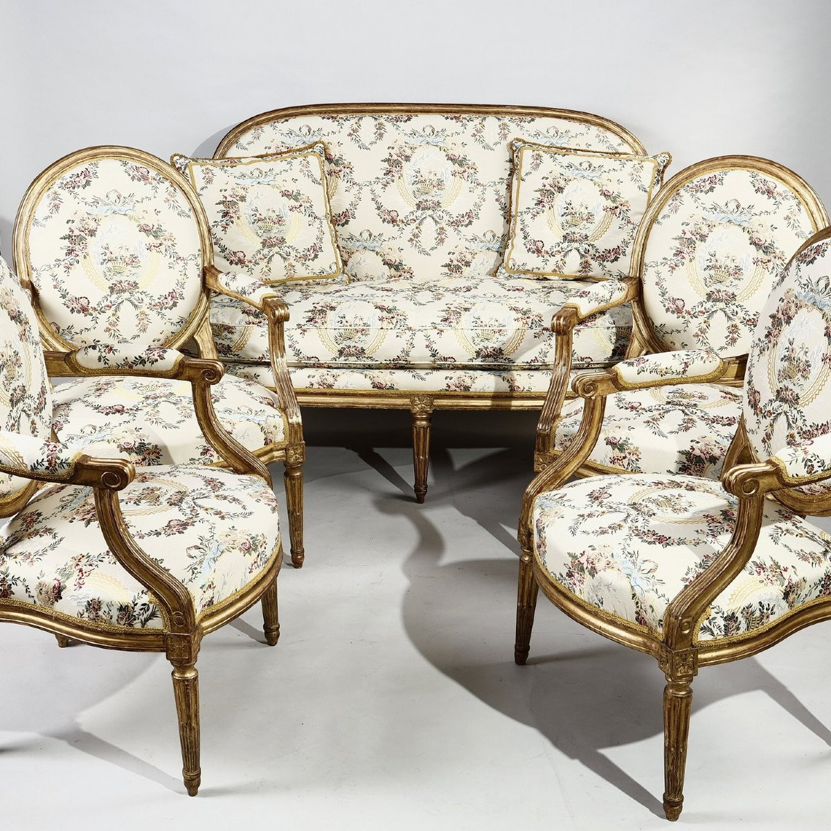 Salon d'époque Louis XVI en bois doré, attribué à Jean-Baptiste Sené-photo-1