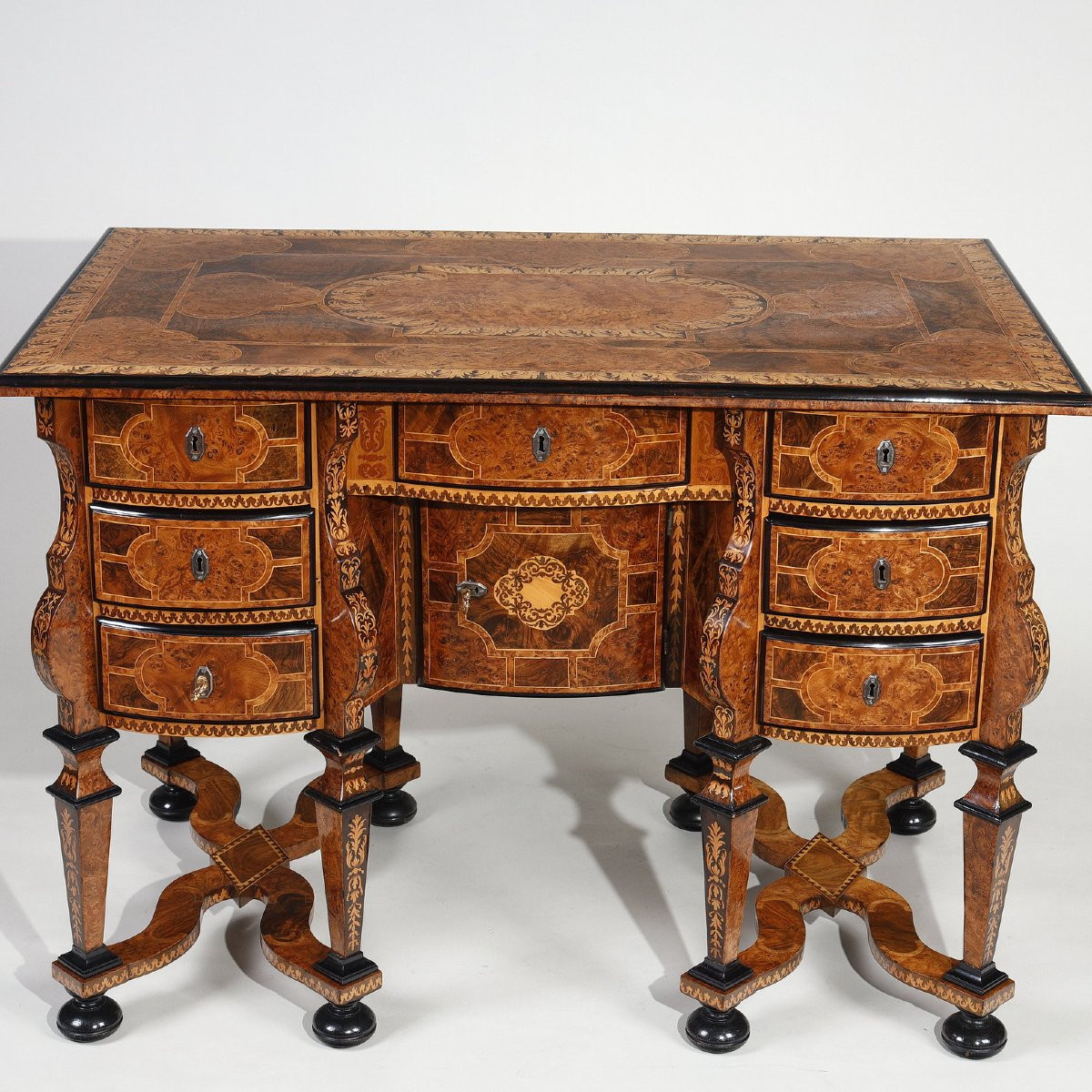 Bureau MAZARIN , circa 1700-1710 Attribué à Thomas HACHE-photo-1