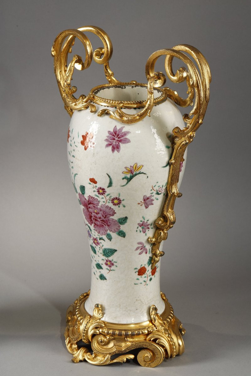 Pair Of Large 18th-century East India Company Vases, In "famille Rose" Porcelain-photo-2
