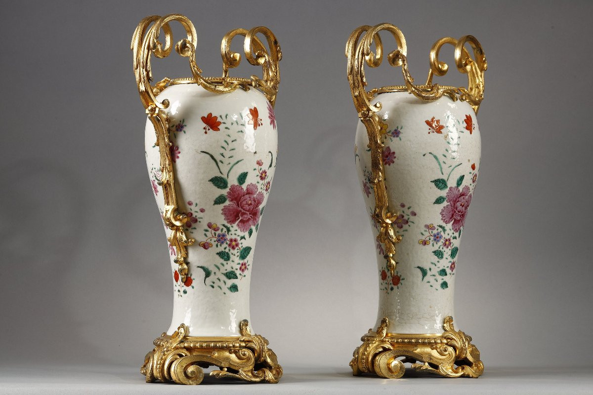 Pair Of Large 18th-century East India Company Vases, In "famille Rose" Porcelain-photo-1
