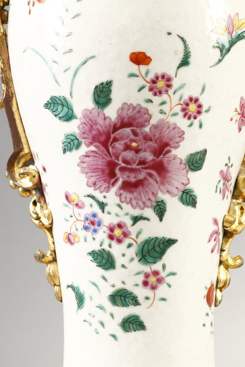 Pair Of Large 18th-century East India Company Vases, In "famille Rose" Porcelain-photo-2