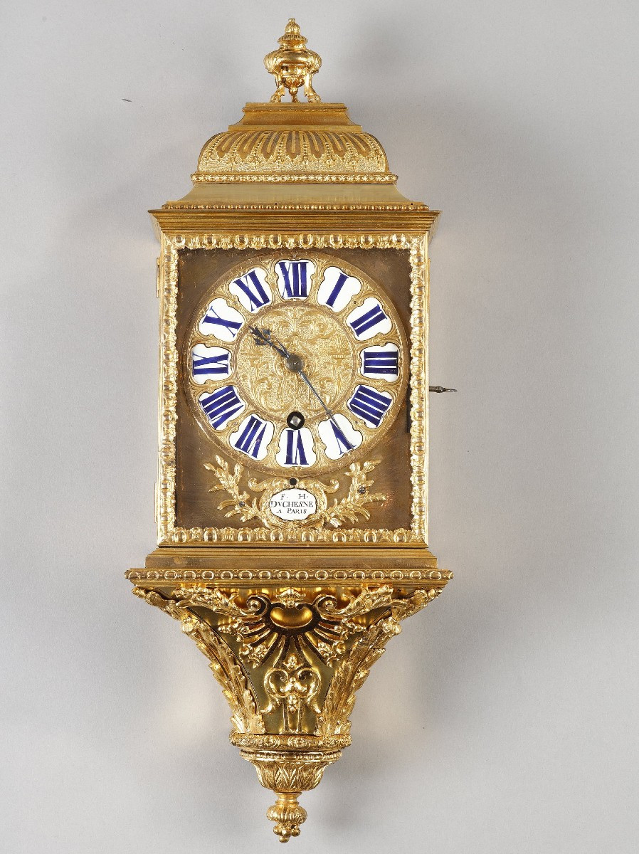  Petit cartel d'alcove en laiton et bronze doré  d'époque Louis XV, Signé Duchesne