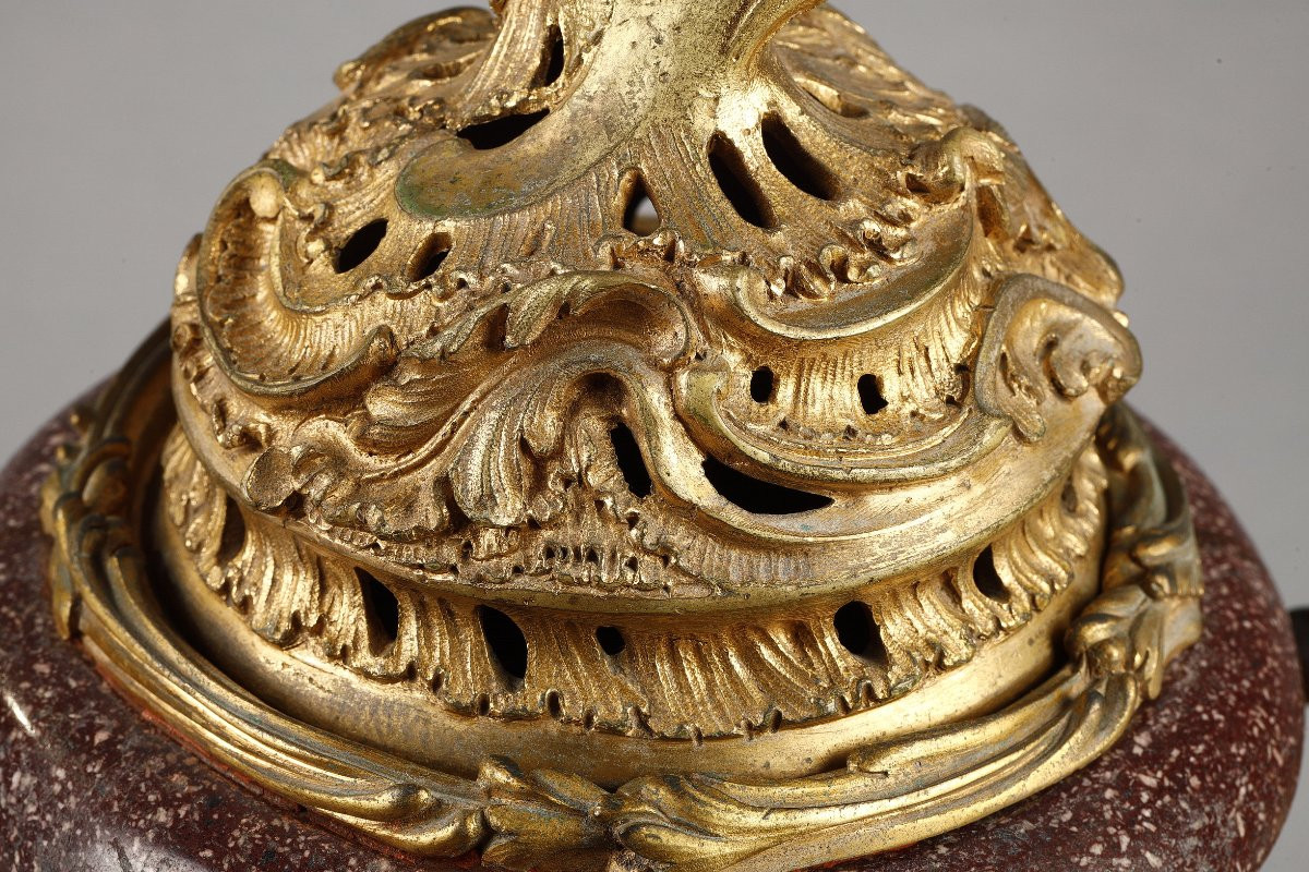 Paire de pots-pourris en porphyre et bronze doré-photo-2