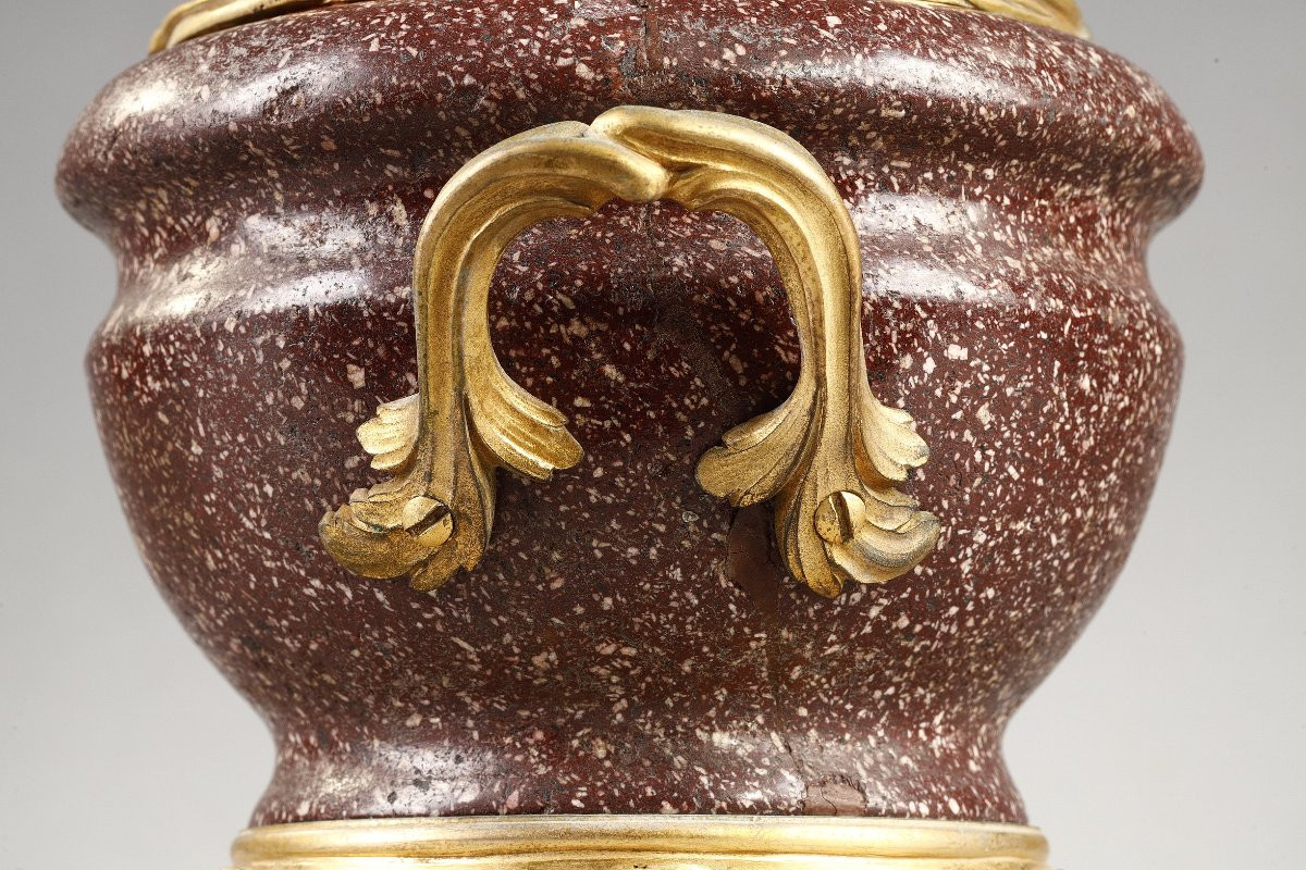 Paire de pots-pourris en porphyre et bronze doré-photo-3