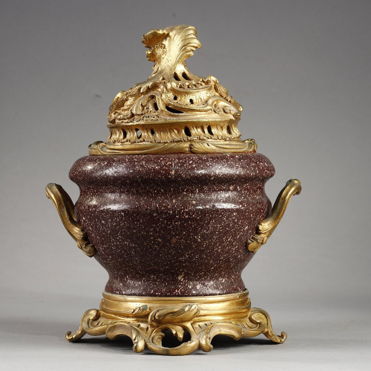 Paire de pots-pourris en porphyre et bronze doré-photo-4