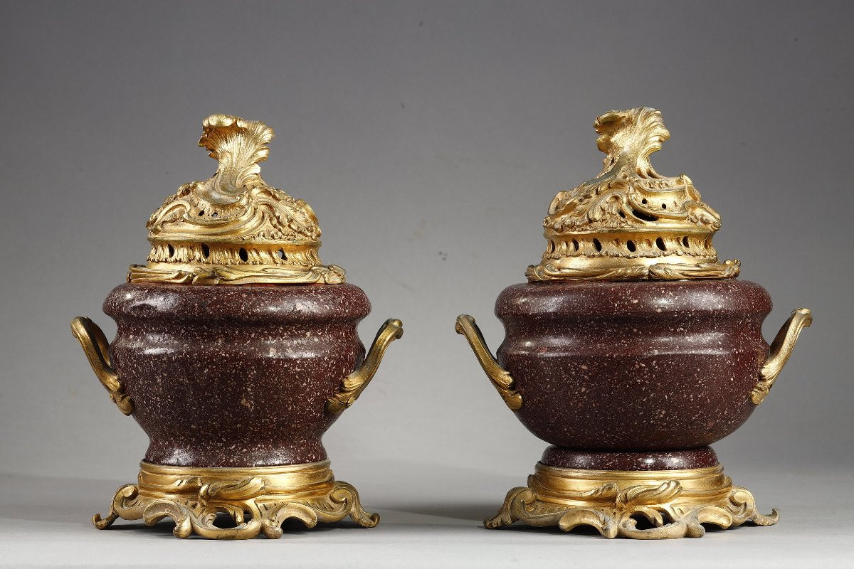 Paire de pots-pourris en porphyre et bronze doré-photo-2