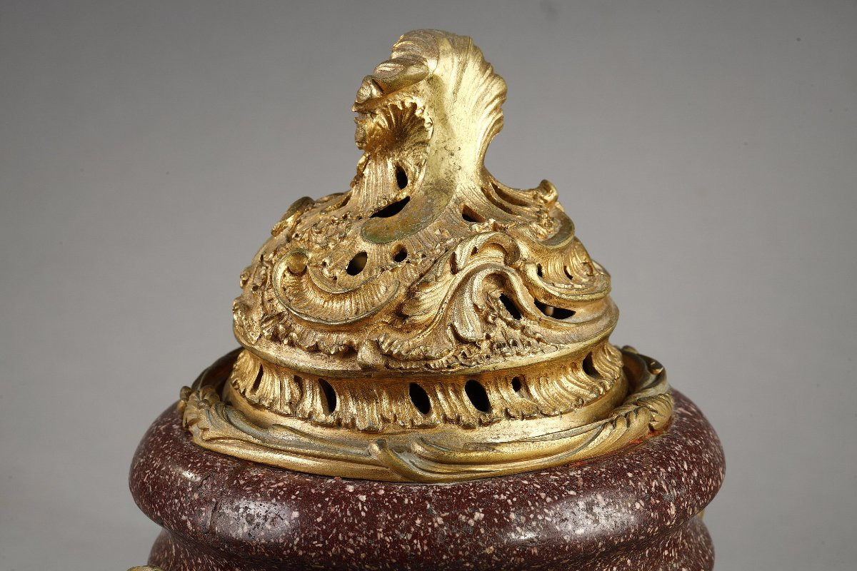 Paire de pots-pourris en porphyre et bronze doré-photo-3