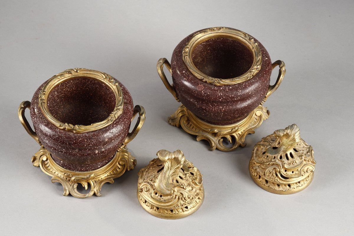 Paire de pots-pourris en porphyre et bronze doré-photo-6