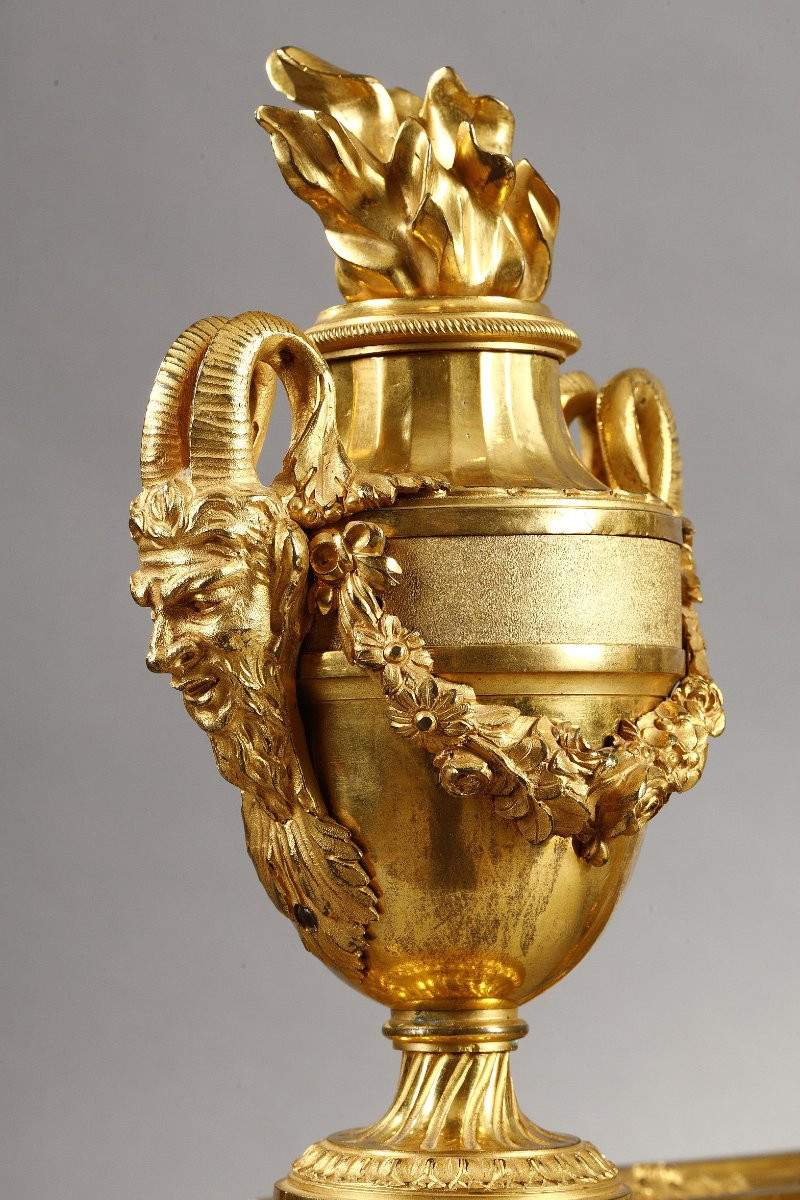 Paire de chenets d’époque Louis XVI en bronze doré-photo-3