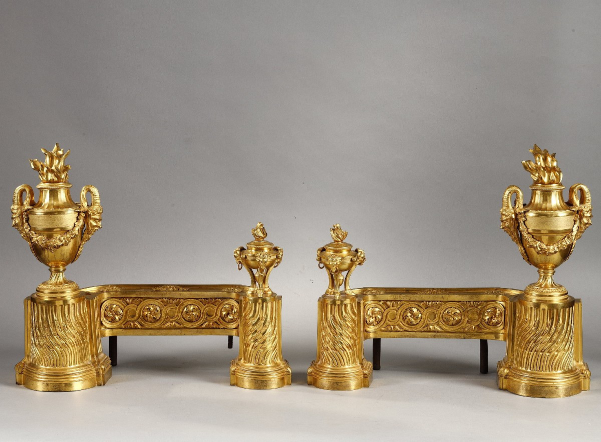 Paire de chenets d’époque Louis XVI en bronze doré