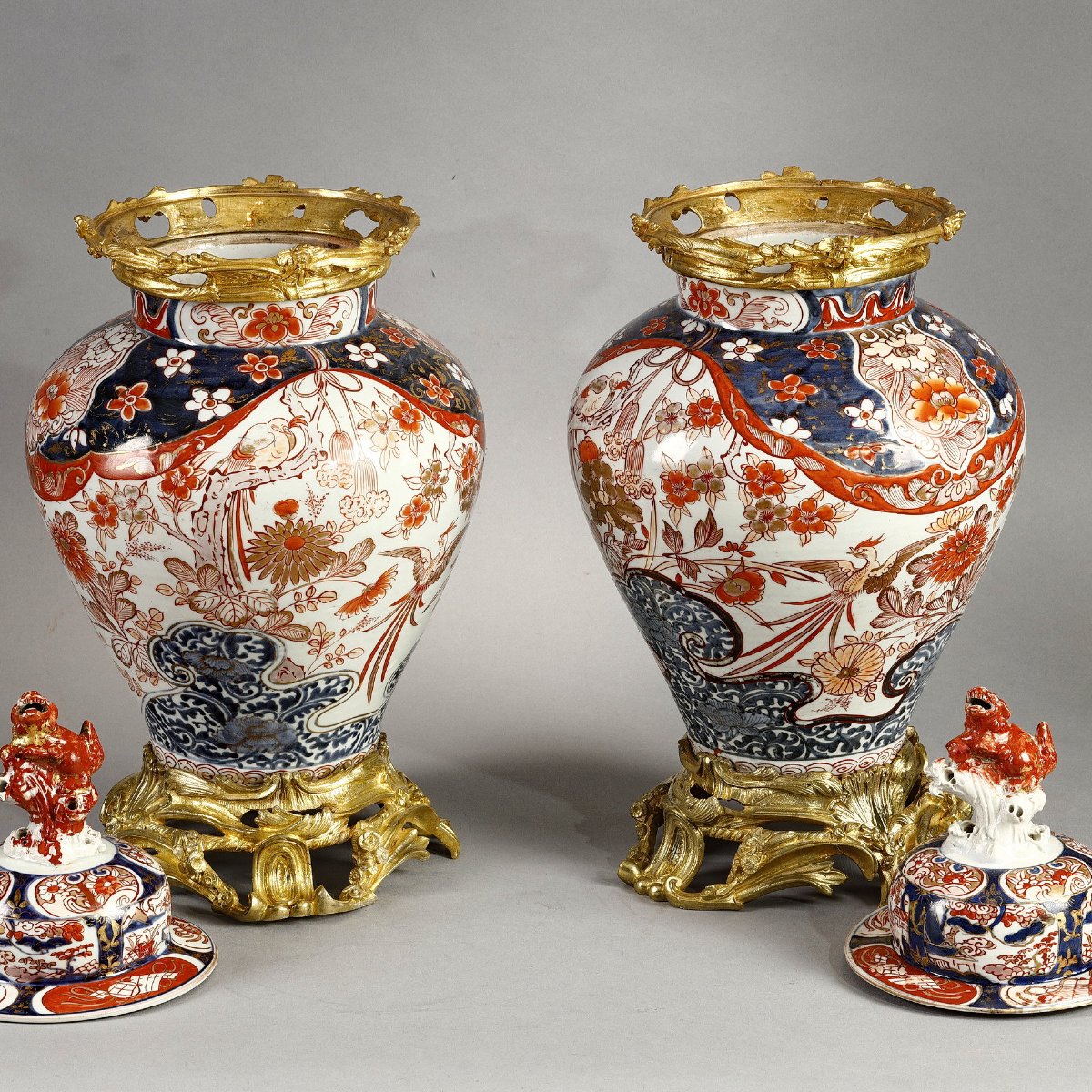 Important Pair Of Covered Vases In Imari Porcelain, 18th Century Period-photo-3