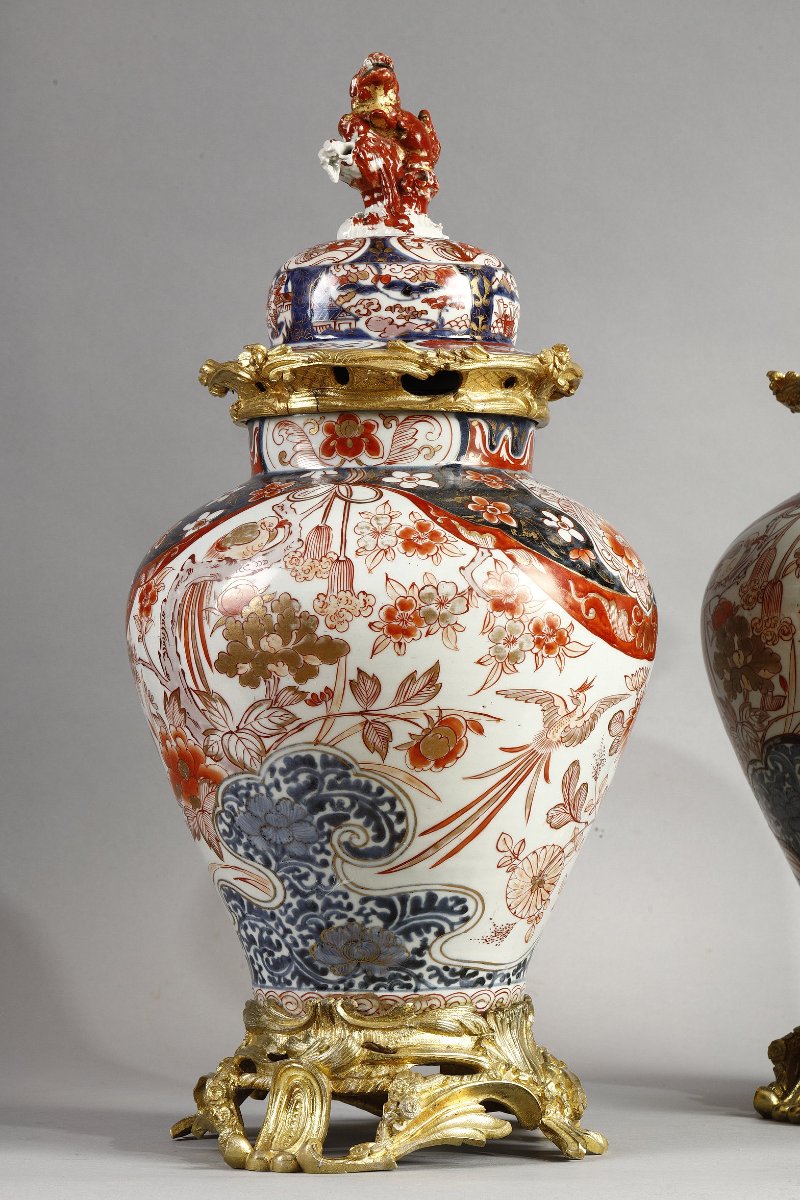 Important Pair Of Covered Vases In Imari Porcelain, 18th Century Period-photo-5