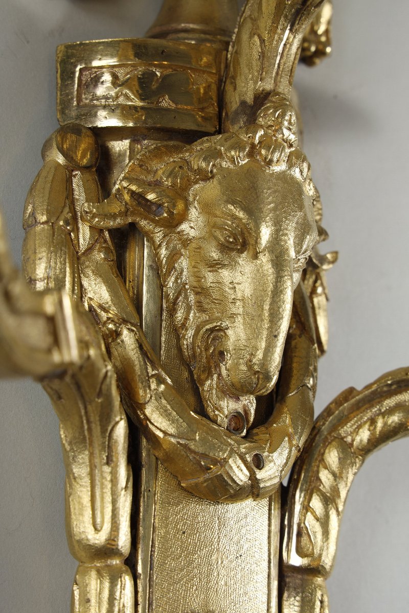 Important Pair Of Louis XVI Gilt-bronze Wall Lights-photo-2