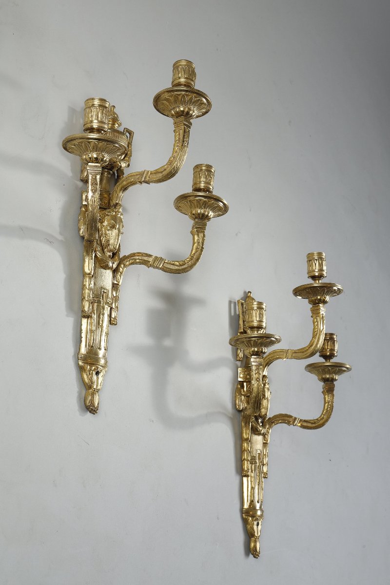 Important Pair Of Louis XVI Gilt-bronze Wall Lights-photo-1