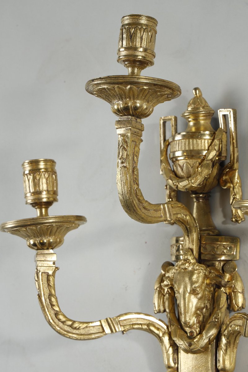 Important Pair Of Louis XVI Gilt-bronze Wall Lights-photo-3