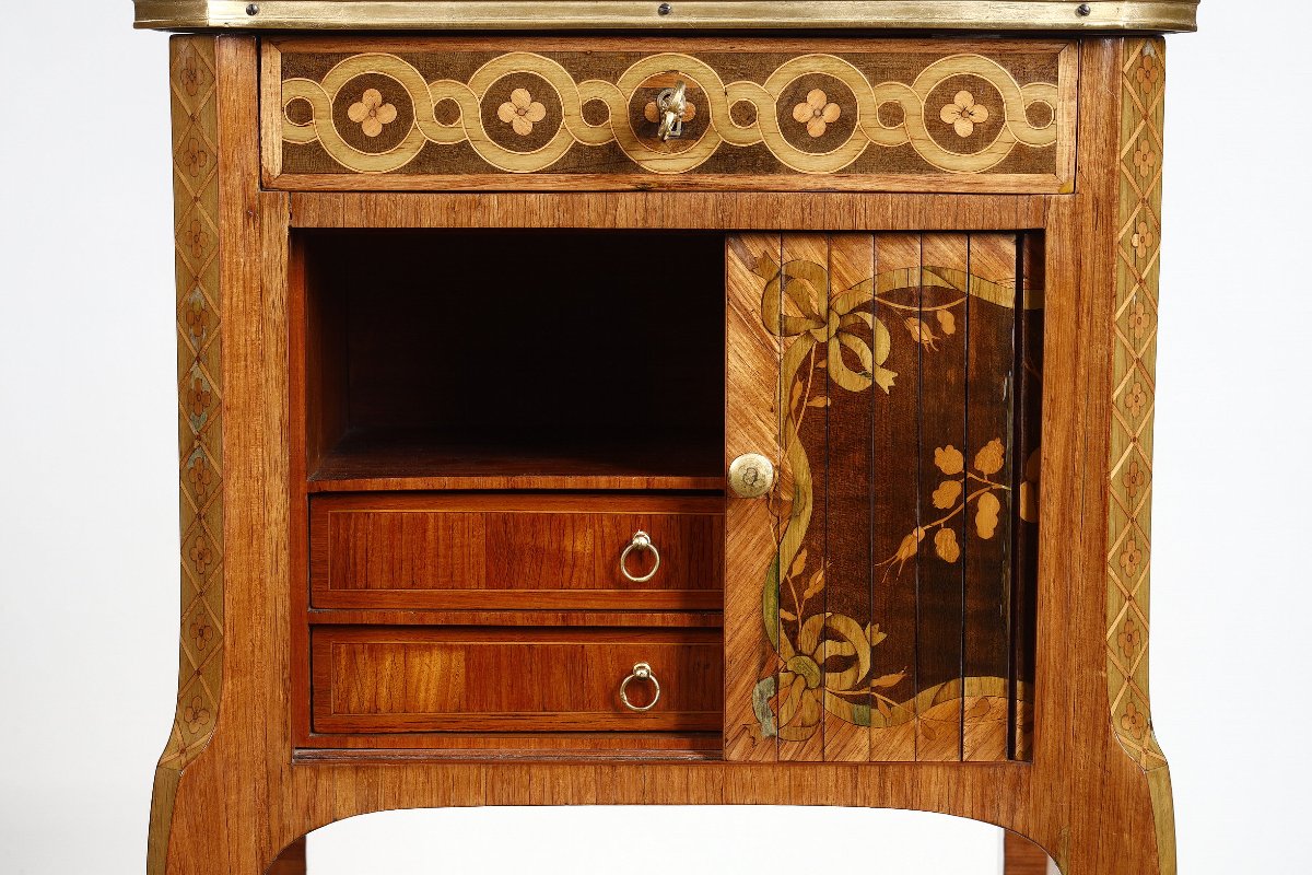 Small Transition-period Table-photo-3
