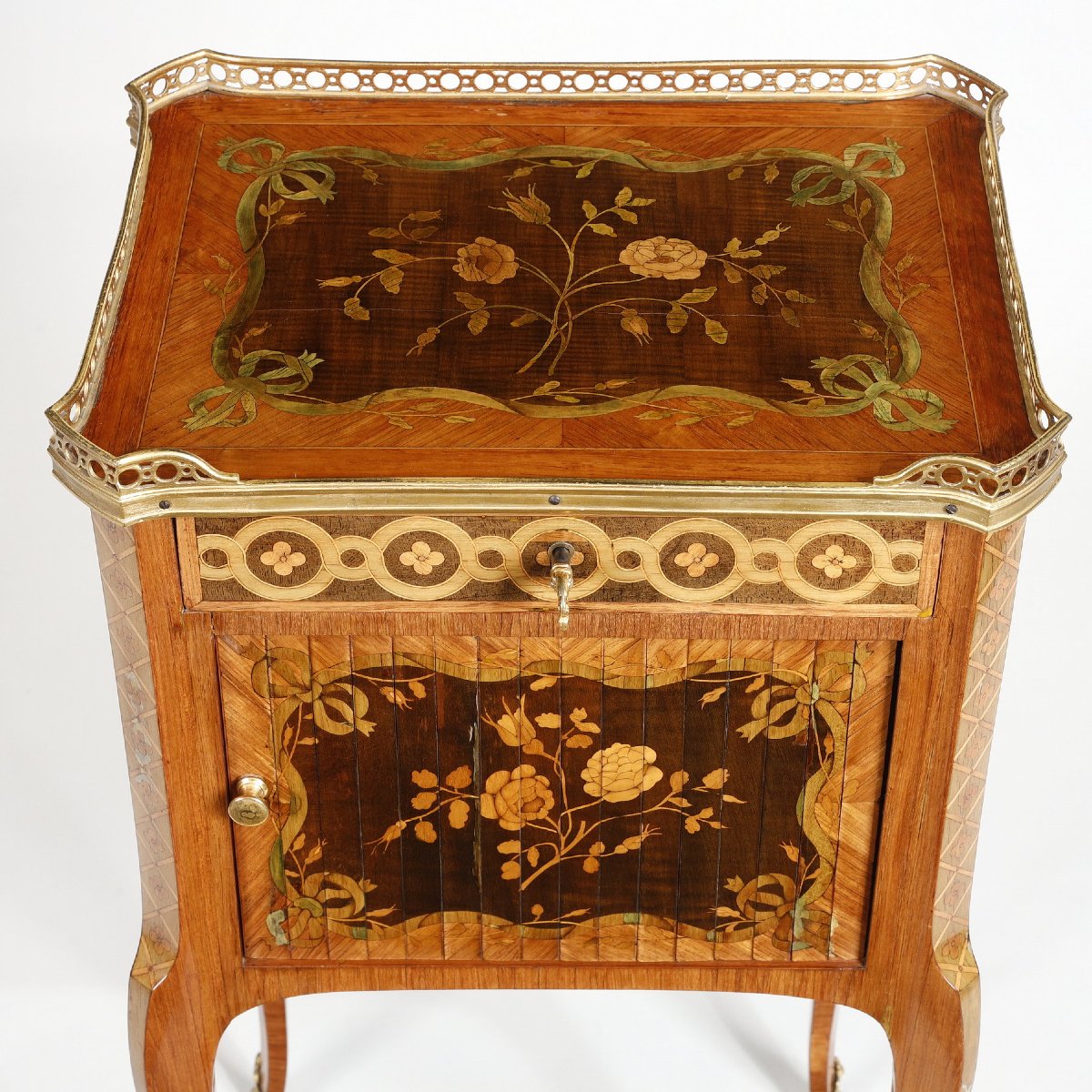 Small Transition-period Table-photo-4
